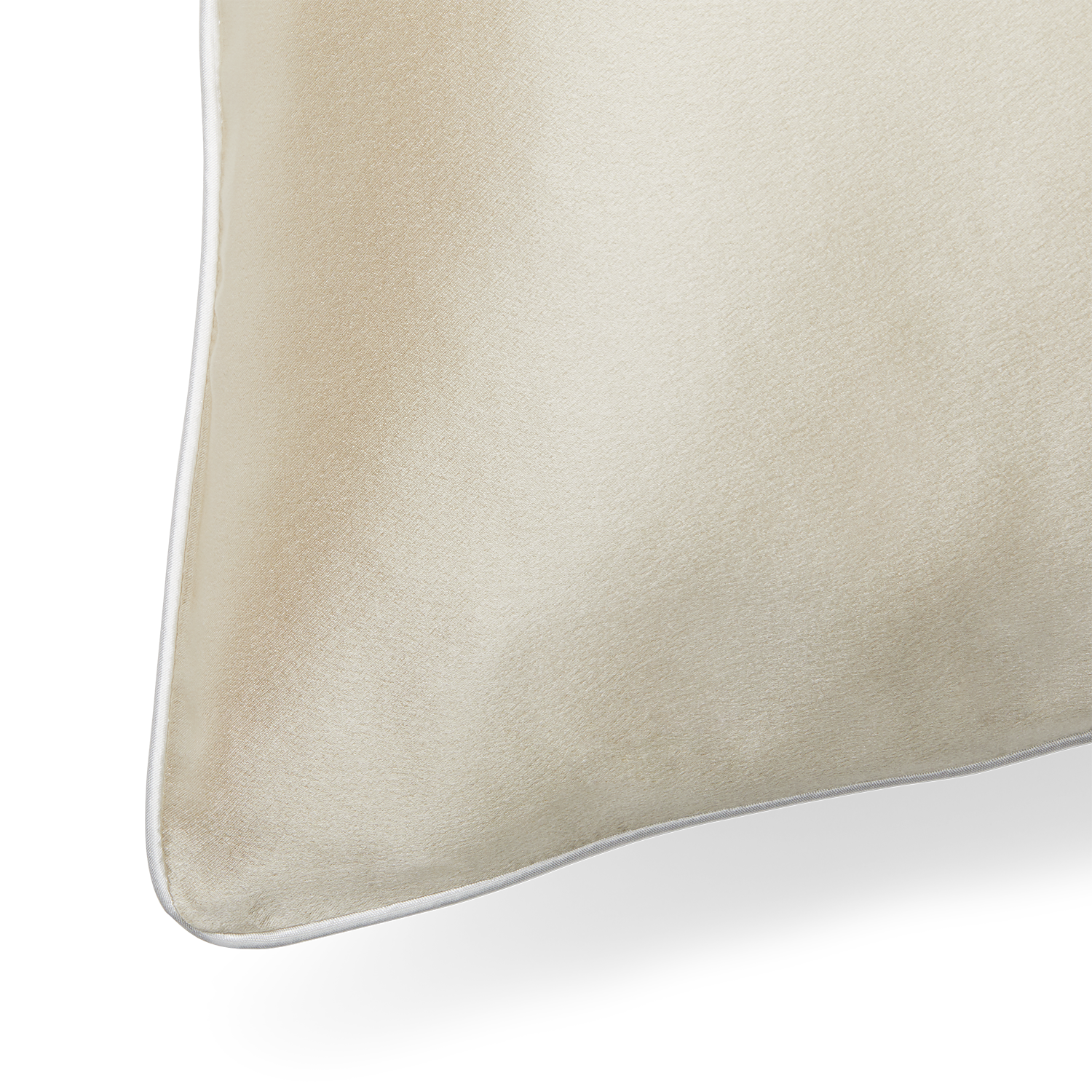 A close up of the piping detail of a KAILU silk pillowcase in champagne with white piping, made with the highest-quality, OEKO-TEX-certified mulberry silk in 25 momme silk weight