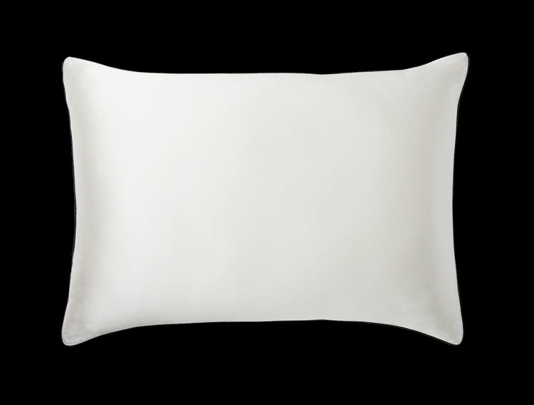 A KAILU silk pillowcase in white with black piping, made with the highest-quality, OEKO-TEX-certified mulberry silk in 25 momme silk weight