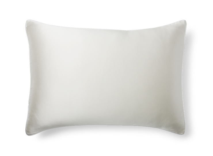 A KAILU silk pillowcase in white with white piping, made with the highest-quality, OEKO-TEX-certified mulberry silk in 25 momme silk weight